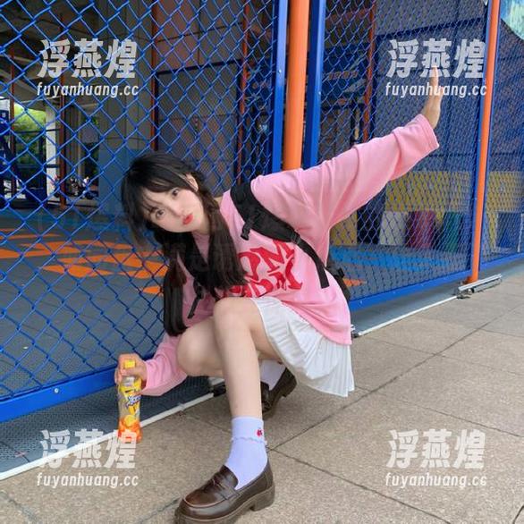 吃瓜网51爆料发布的热辣八卦，如同盘中满是诱惑的小点心，让人忍不住想要深究。