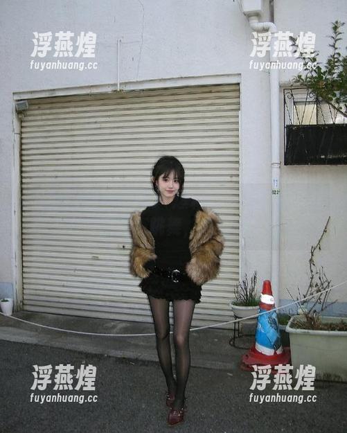 51爆料 吃瓜网51爆料:视频里竟然有人穿着西瓜壳跳舞,太夸张了吧!