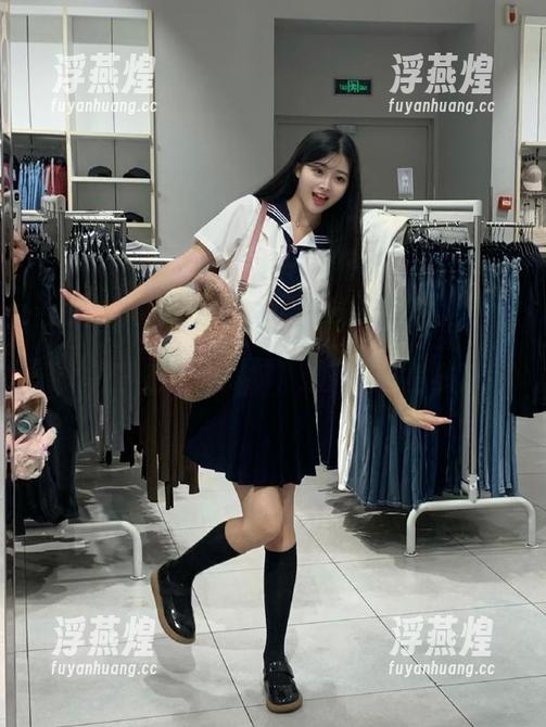 hl155 hl155.fun视频:找到了完美解释‘双下巴’的舞蹈,这下我自信多了!