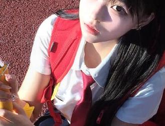 “hl155.fun”视频：无人机意外捕捉到的三无小店老板真会调皮！