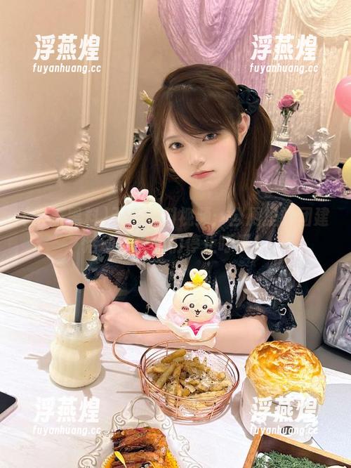 五一黑料 五一黑料视频:公厕里的团建活动,兄弟们停止呼吸!