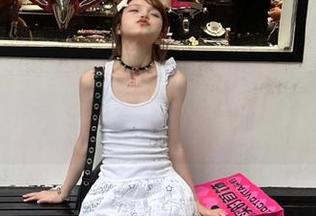 零食和视频，哪个更能解压？黑料永不打烊里都有哦～